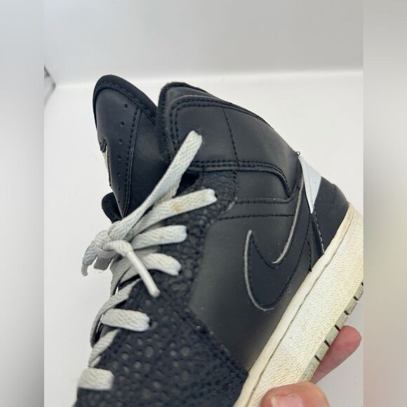 Nike Air Jordan 1 Retro 86 Pure Platinum Boys Size 7YW Black Rare - Picture 11 of 11